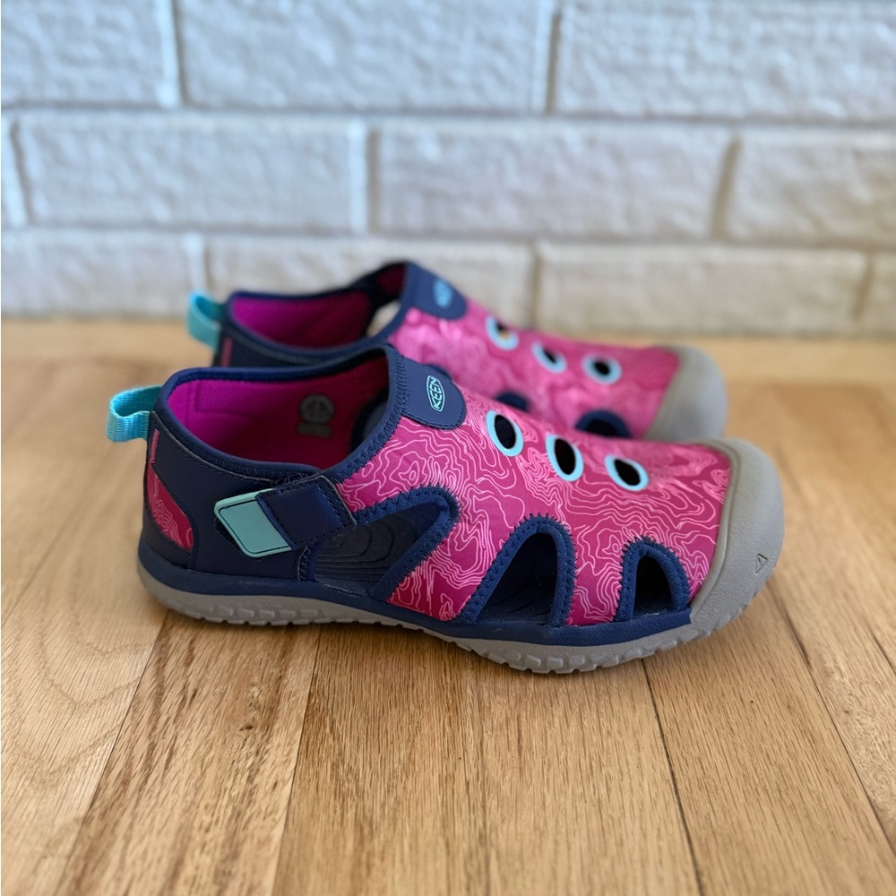 Keen Stingray Shoes Big Kids Closed Toe Water Sandals Size 5 Pink And Blue NWOT